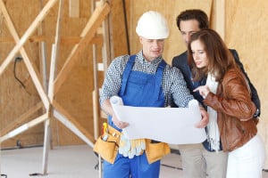 foreman-showing-plans-to-couple