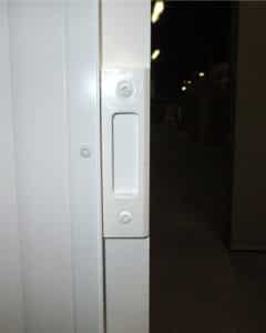 outdoor-shower-door-handle