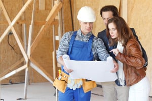 foreman-showing-plans-to-couple
